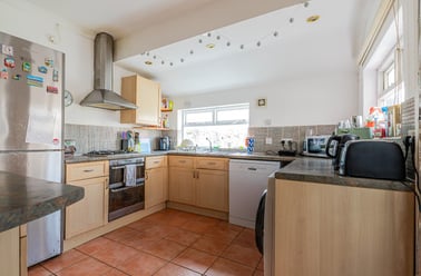 Dogfield Street, Cathays, Cardiff - Image 2